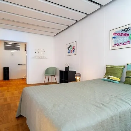 120m2 Near Culture Icons - Historic Fredericiagade Apartment