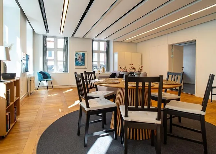 120m2 Near Culture Icons - Historic Fredericiagade